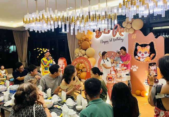 Dịch vụ đặt tiệc thôi nôi tại nhà cho bé